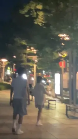 무더운 밤 잠은 오지 않고
