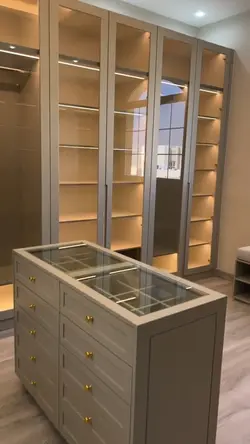 Closet Décor