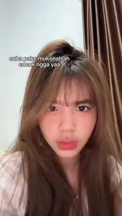 coba pake mukenah ah