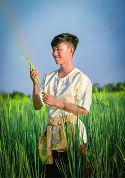ដើរកាត់ភ្លៀង វាងផ្លូវសន្ទូង❤️💐