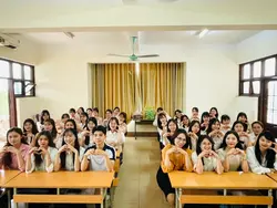 Mẫu 2 ảnh tập thể