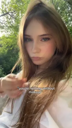 girl w no makeup