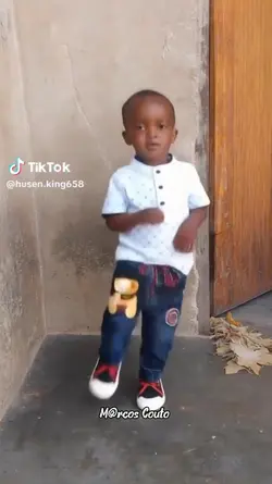 Criança dançando