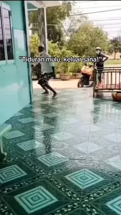 keluar sana 