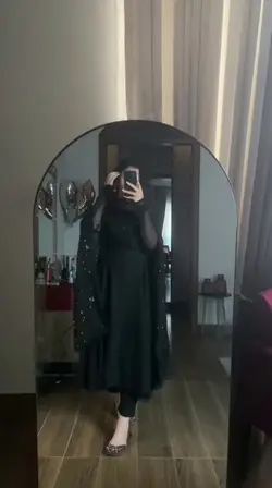 aaine mein Zara khud