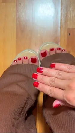 Lady in red 🍎💅
