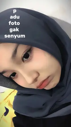 adu  foto gak senyum
