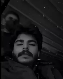 لەڕوناکی رادەکەن