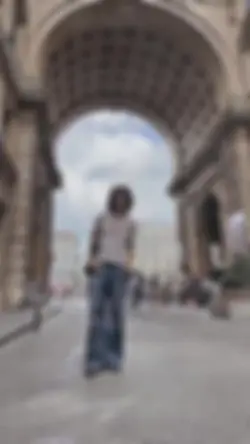Slow Zoom and Focus Reveal