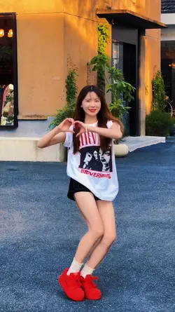 trend pose sinchan 