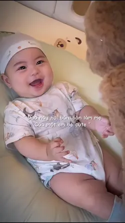Em bé cute