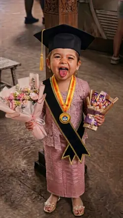 V WISUDA