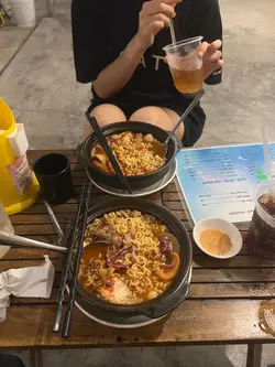 Đi ăn mỳ cay