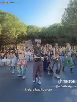 kızlara bayılıyorum.