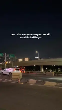 senyum senyum sendir