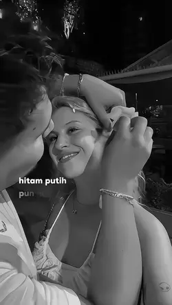 hitam putih berwarna