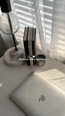 Business babes 💻🎧