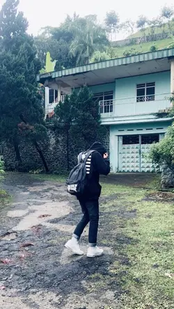kok suka diem si? 
