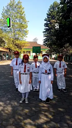 Seragam Sekolah cek!