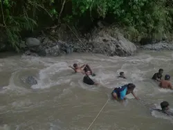 ဒီနေအဖွဲလိုက်လေ