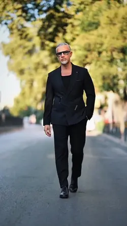 HANDSOME 😎