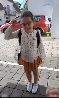 Hands Up / Meovv