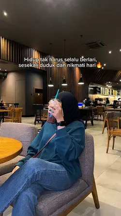 duduk nikmati hari
