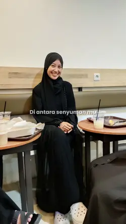 Di antara senyumanmu
