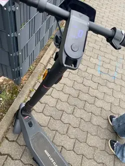 Schmerz.