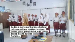 sedang menemani 