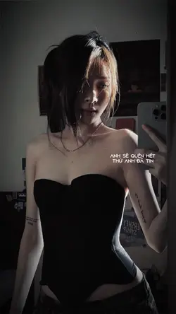 1 ảnh màu + lyrics