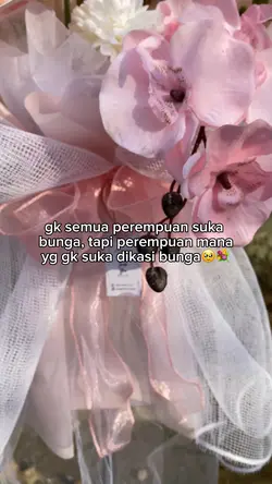 Perempuan suka bunga