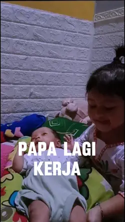 papa lagi kerja