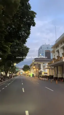 KESIBUKAN COWO 