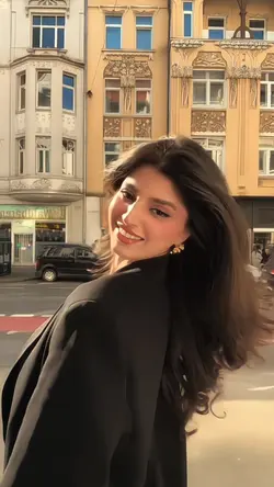 SLOWMO THOSE EYES