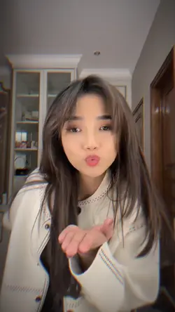 PANDANG PERTAMA LIAT