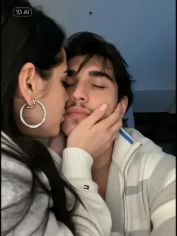 ai kiss girlfriend 
