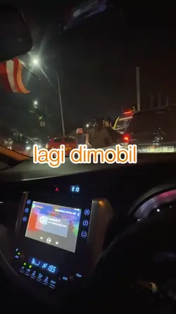 lagi di mobil 