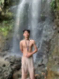 tinitigan ko