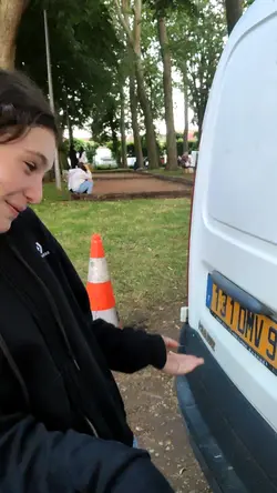 Pov:tu parle à un...