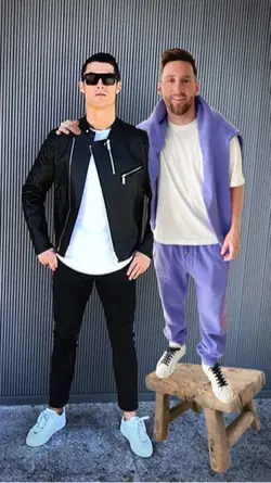 Pose with Messi