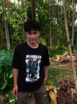 ផ្កាយបុណ្យភូមិនៅតែរះ