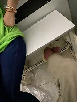 👭