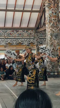 Tari dayak cantik
