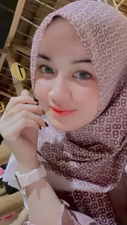 senyum tipis