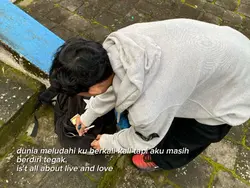 masih berdiri tegak