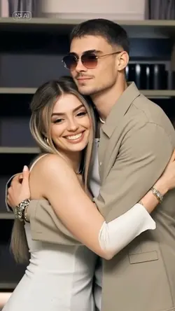 HUG AI COUPLE 