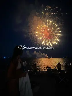 Hot summer nights 🌙 
