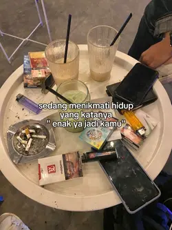 sedang menikmati