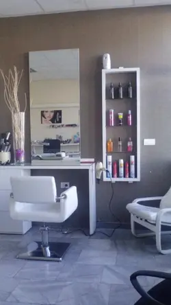 BEAUTY SALON